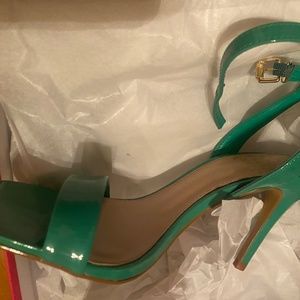 Sz 5 Green Vince Camuto Heels